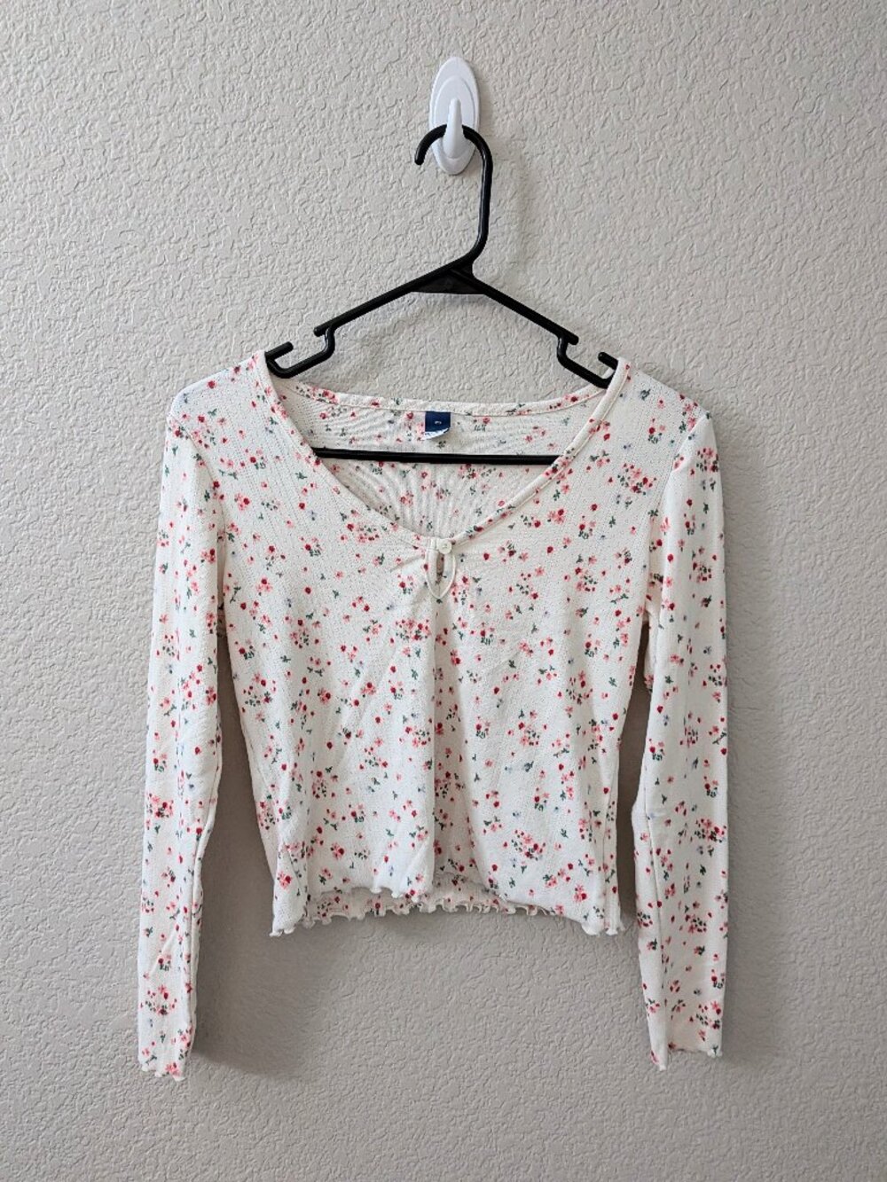 BNWOT Old Navy white floral lettuce hem long sleeve - Size XS
